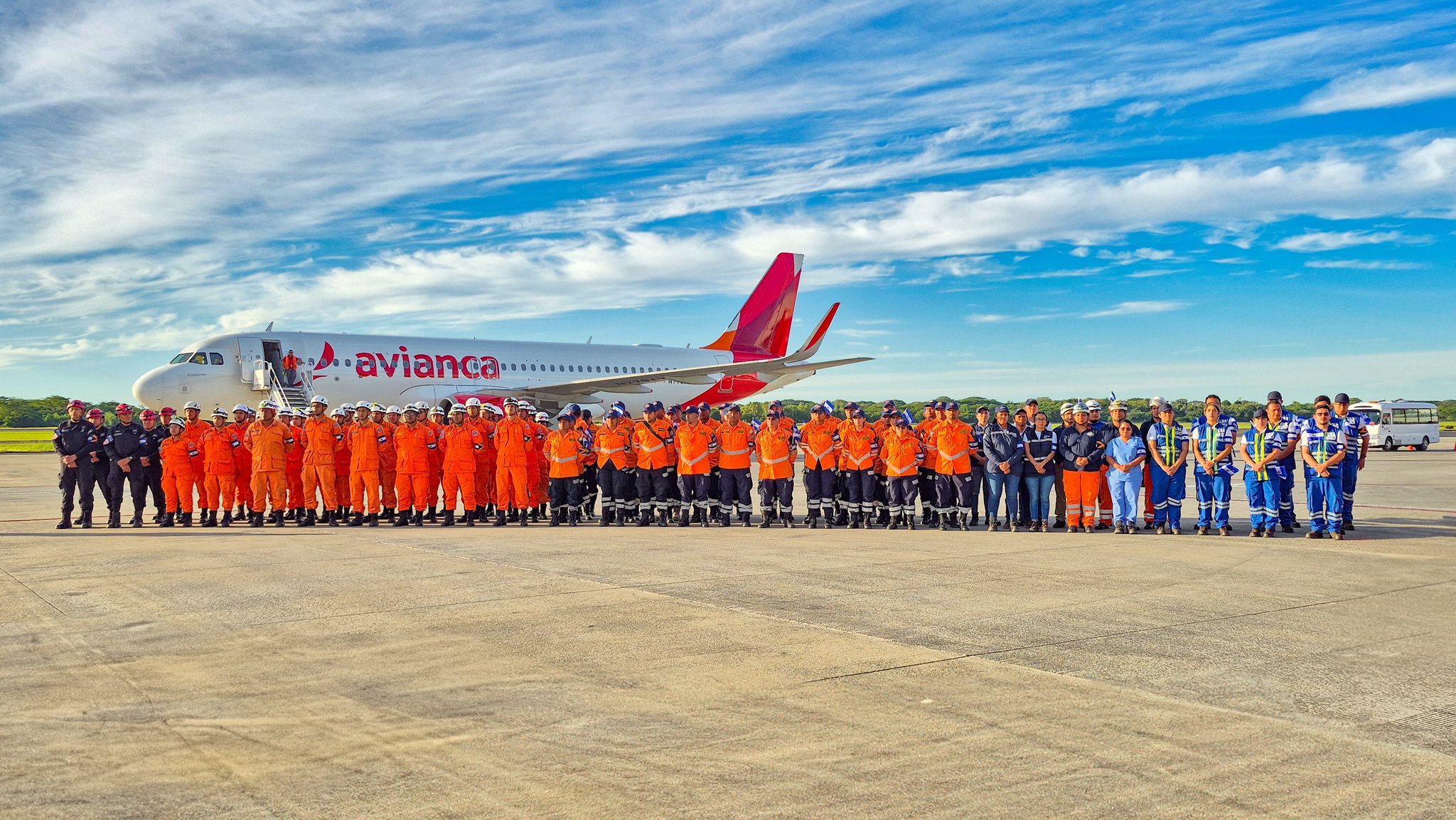 autoridades-reciben-a-segundo-contingente-salvadoreno-que-realizo-labores-humanitarias-en-jamaica